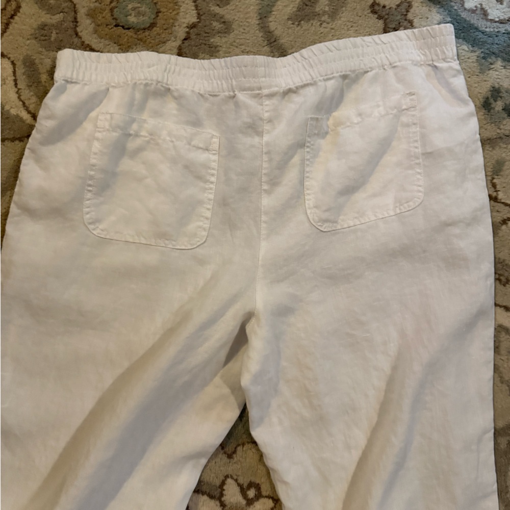 Chico's white linen straight leg pants.
Side pockets & back pockets.
